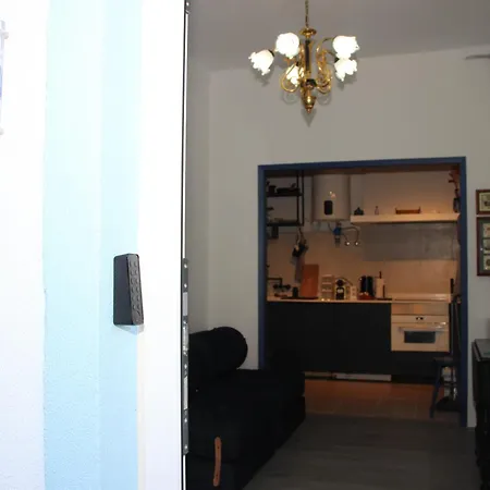 Discoveries House *